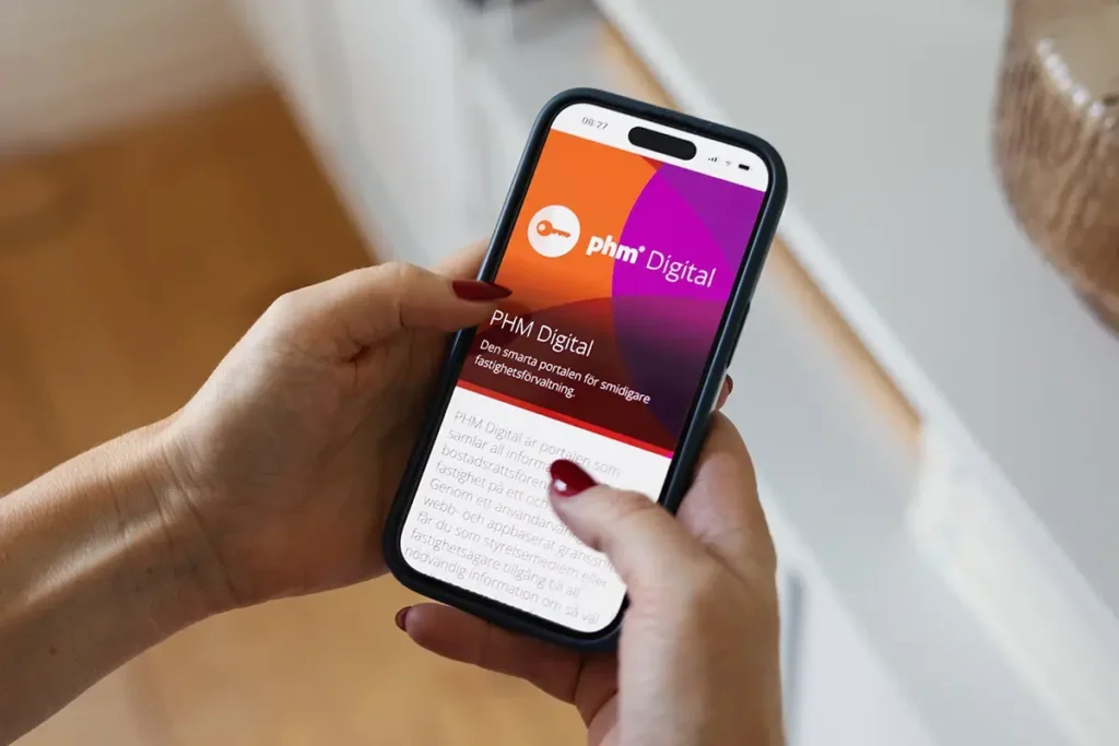 mobil som visar inloggningssidan till PHM Digital
